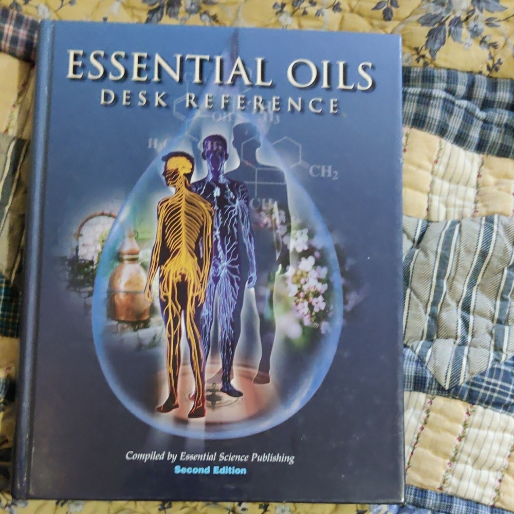 Essential Oils Desk Reference Book